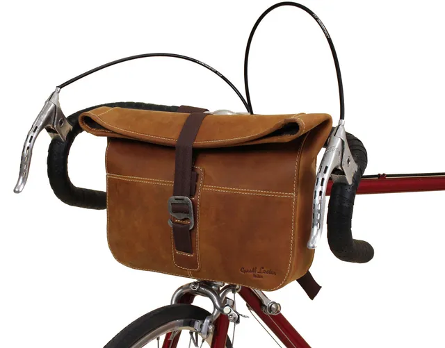 gusti-leder-samanta-fahrrad-lenkertasche-aus-b-ffelleder image 1