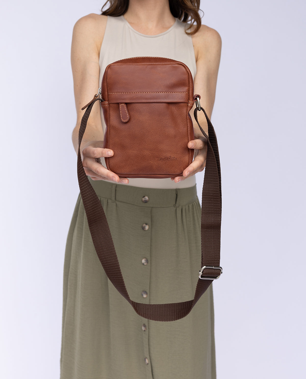 gusti-leder-karl-umh-ngetasche-crossbody-braun-mit-schl-sselanh-nger image 6