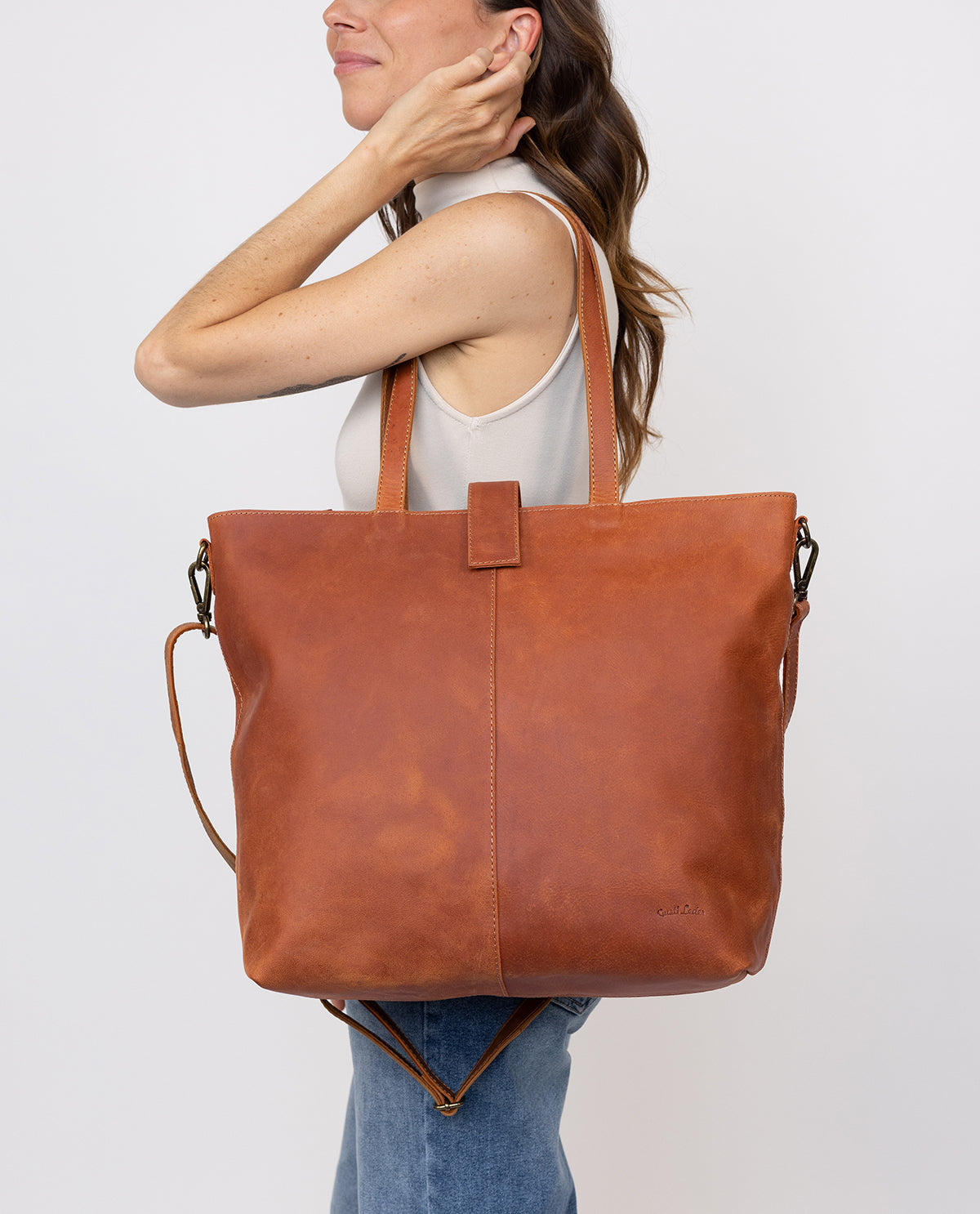 gusti-leder-alexandra-ledertasche-handtasche-mit-rei-verschluss-und-magnetversch image 1