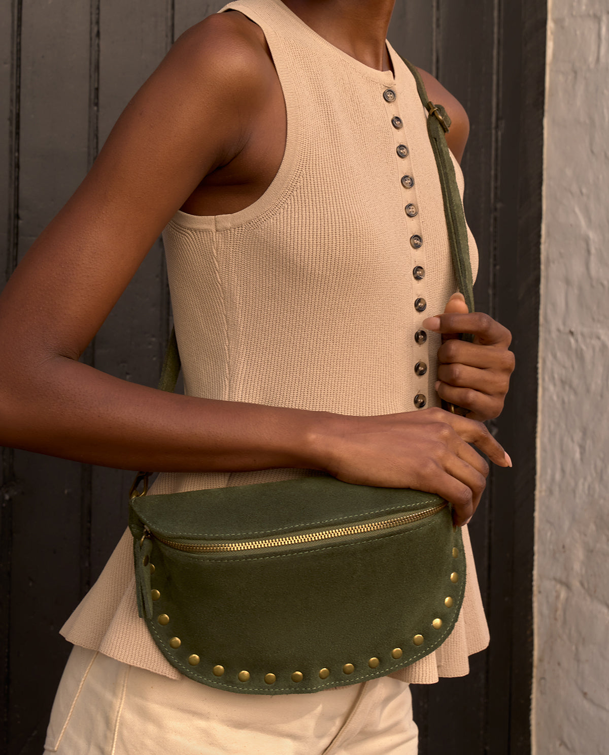 gusti-leder-tatjana-kleine-umh-ngetasche-leder-gr-n-gold image 4