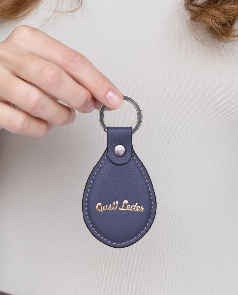 gusti-leder-lian-leder-schl-sselanh-nger-oval-mit-logo-pr-gung image 1