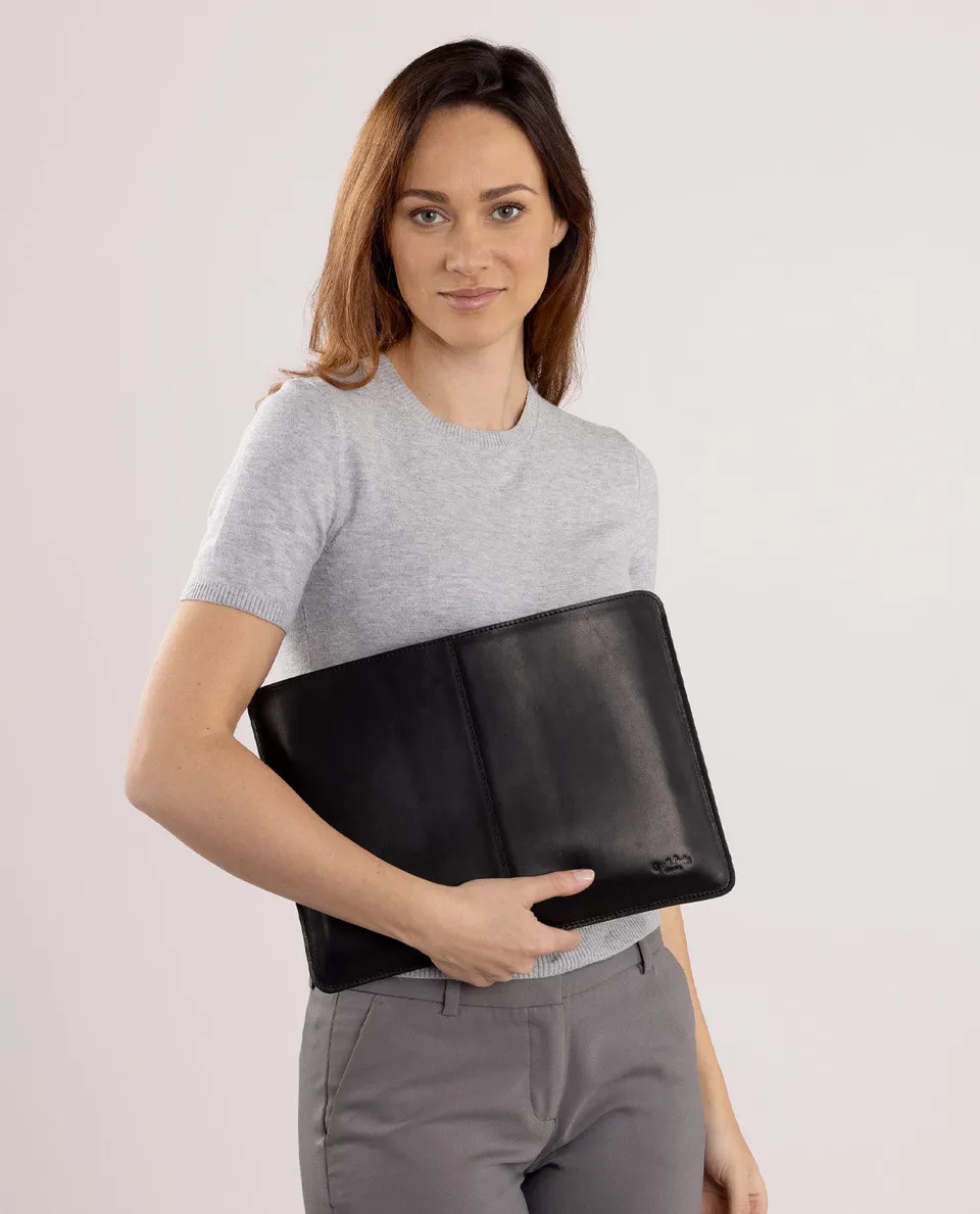 gusti-leder-luke-13-schwarze-laptoptasche-lederh-lle-aus-leder image 1