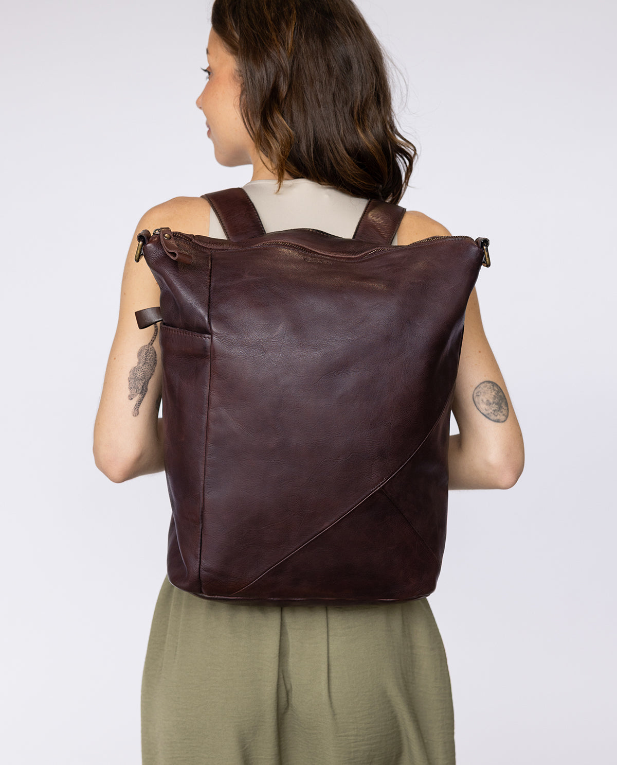 gusti-leder-alisia-2-in-1-lederrucksack-und-handtasche-dunkelbraun image 3