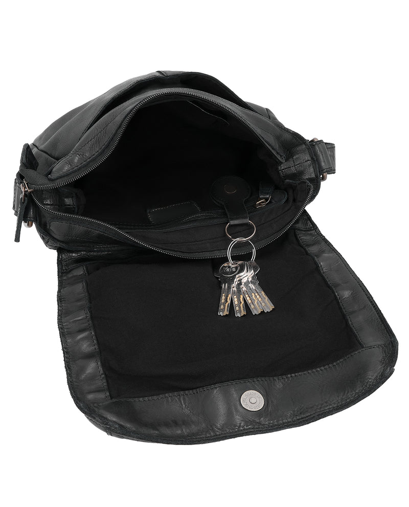 gusti-leder-aliya-handtasche-damen-schwarz-geflochten-mit-airtag-fach image 5