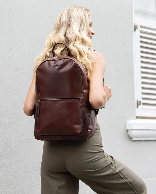 gusti-leder-klaas-rucksack-aus-leder-mit-laptopfach-und-airtag-fach image 1