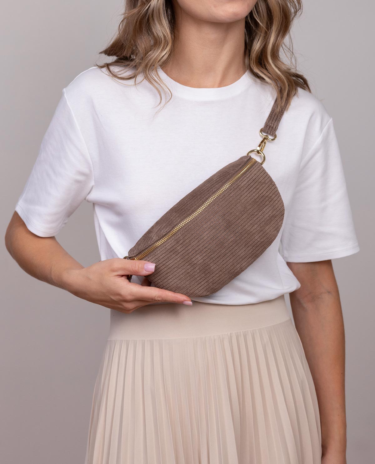 gusti-leder-brinja-umh-ngetasche-halbrund-leder image 6