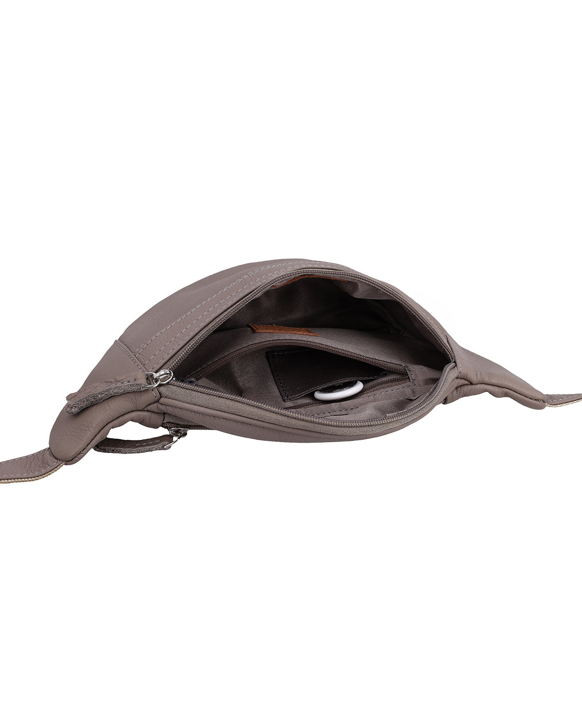 gusti-leder-spencer-g-rteltasche-aus-braunem-leder-mit-airtag-fach image 2
