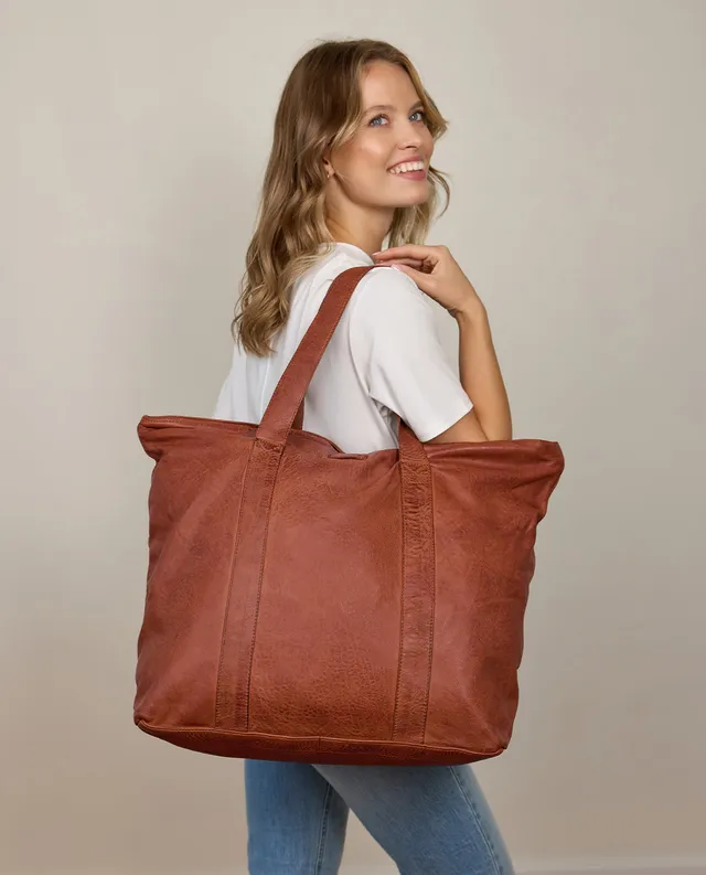 gusti-leder-alexis-handtasche-braun-mit-rei-verschluss image 1
