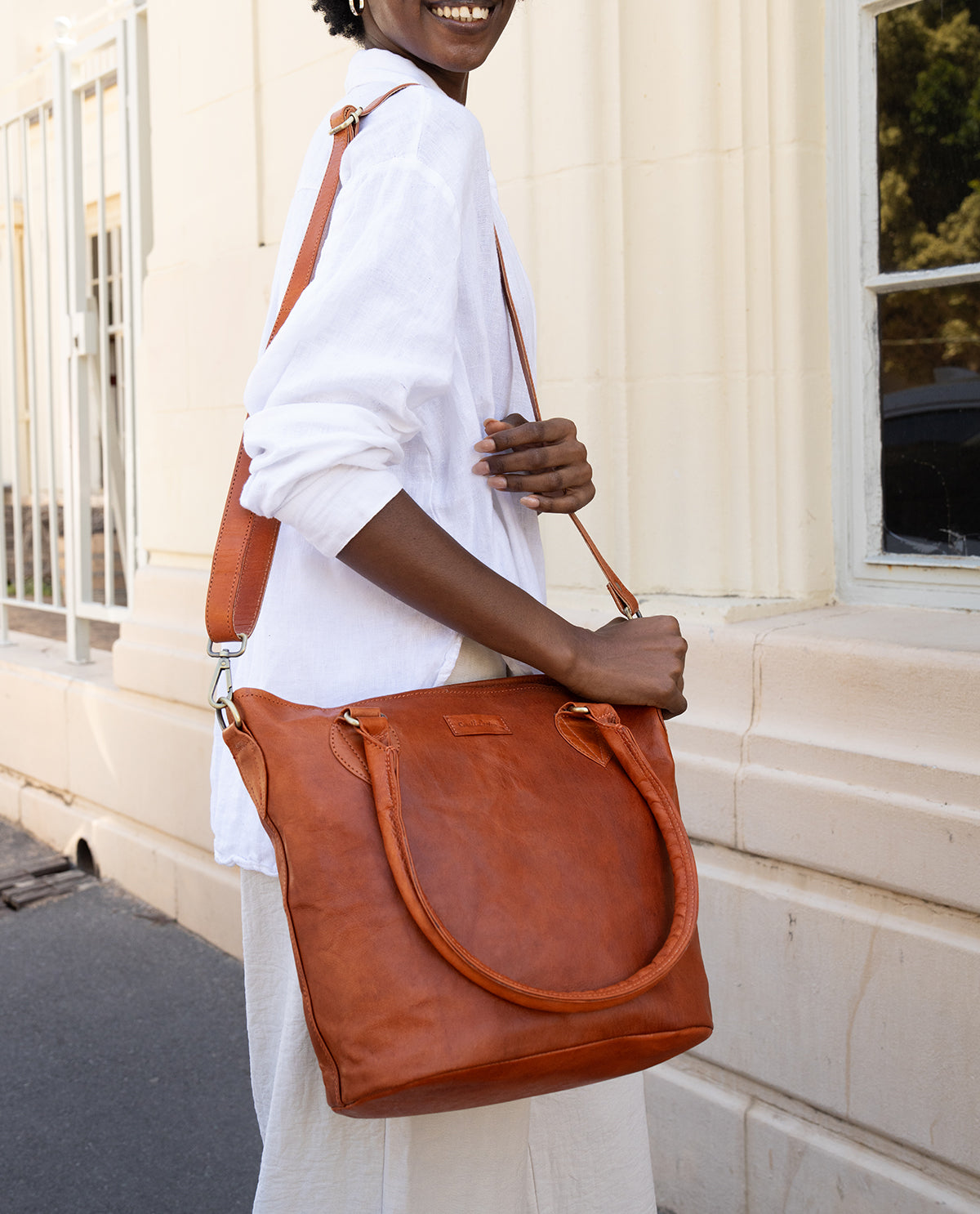 gusti-leder-therese-new-leder-handtasche-nature image 1