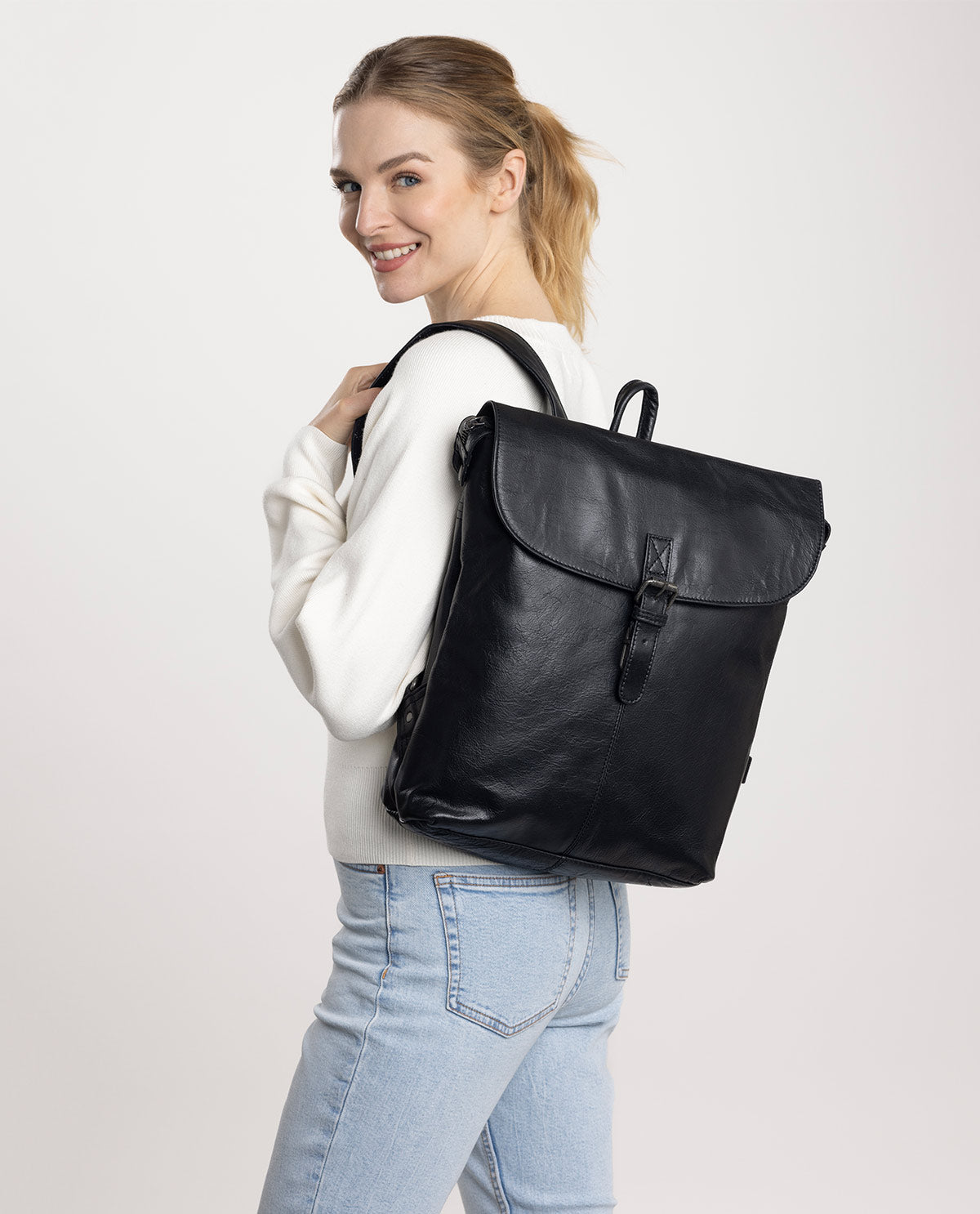 gusti-leder-kieran-city-rucksack-echtleder-outlet-schwarz-braun image 4