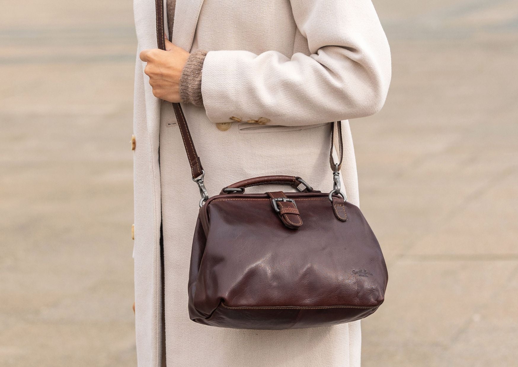 gusti-leder-lillith-outlet-handtasche-b-ffelleder-arztkoffer image 4