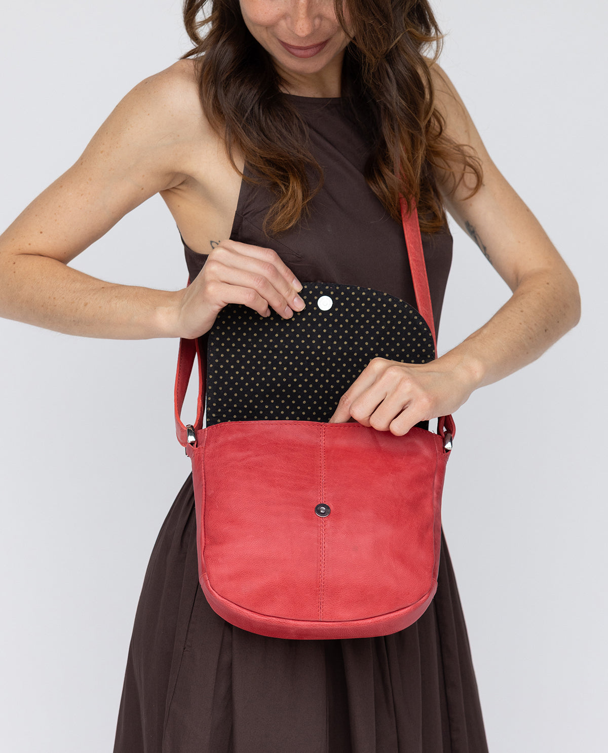 gusti-leder-benja-kleine-lederhandtasche-damen-umh-ngetasche image 7