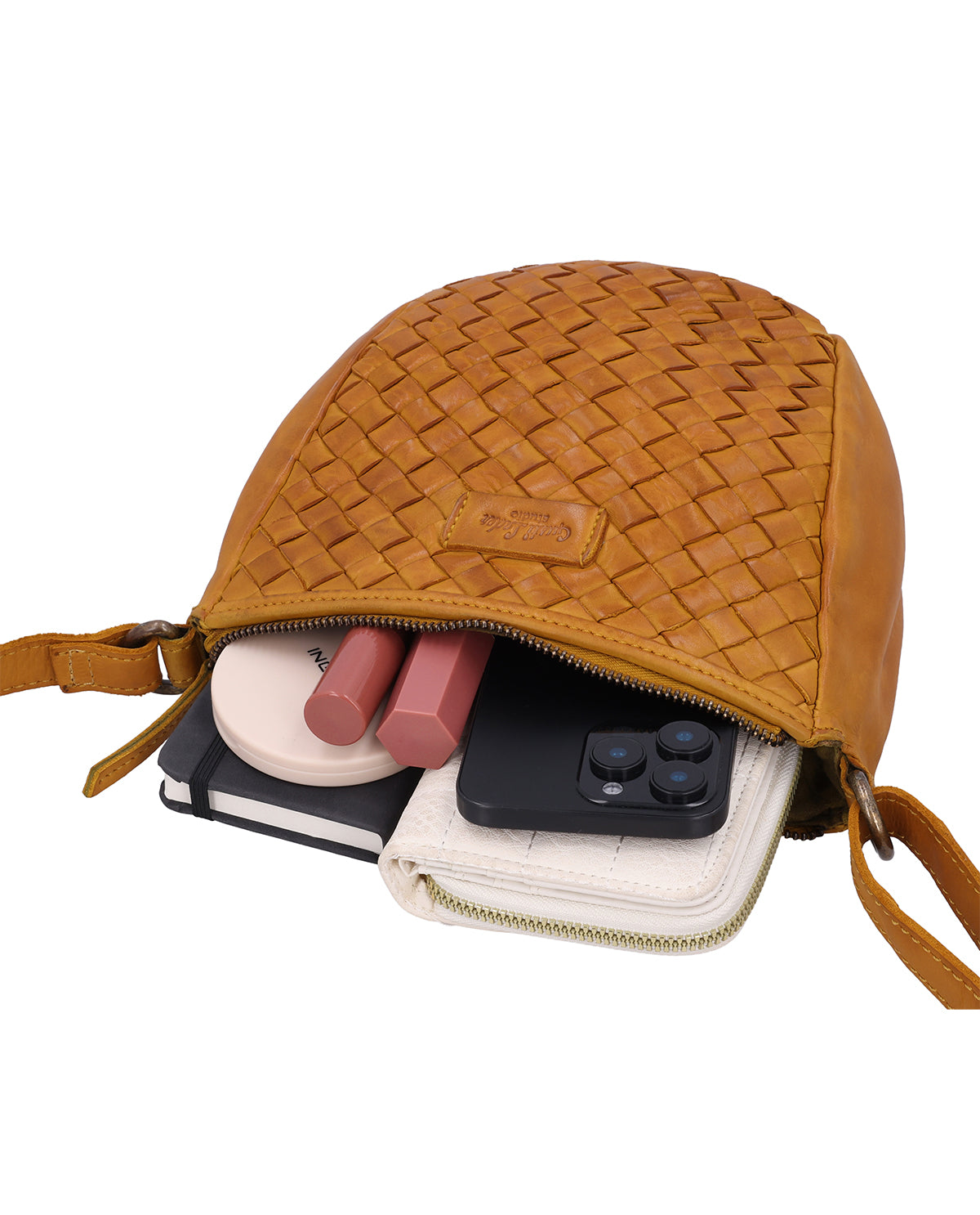 gusti-leder-cecilie-handtasche-damen-gelb-mit-flechtmuster image 3