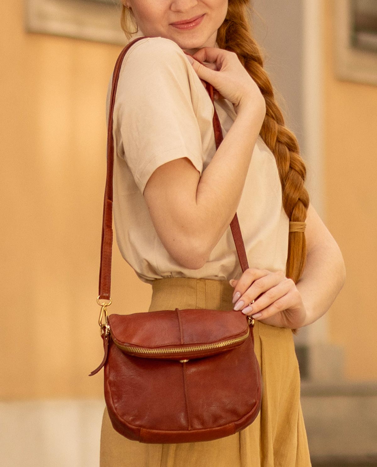 gusti-leder-iselin-umh-ngetasche-aus-pflanzlich-gegerbtem-leder-80s-revival-outl image 3