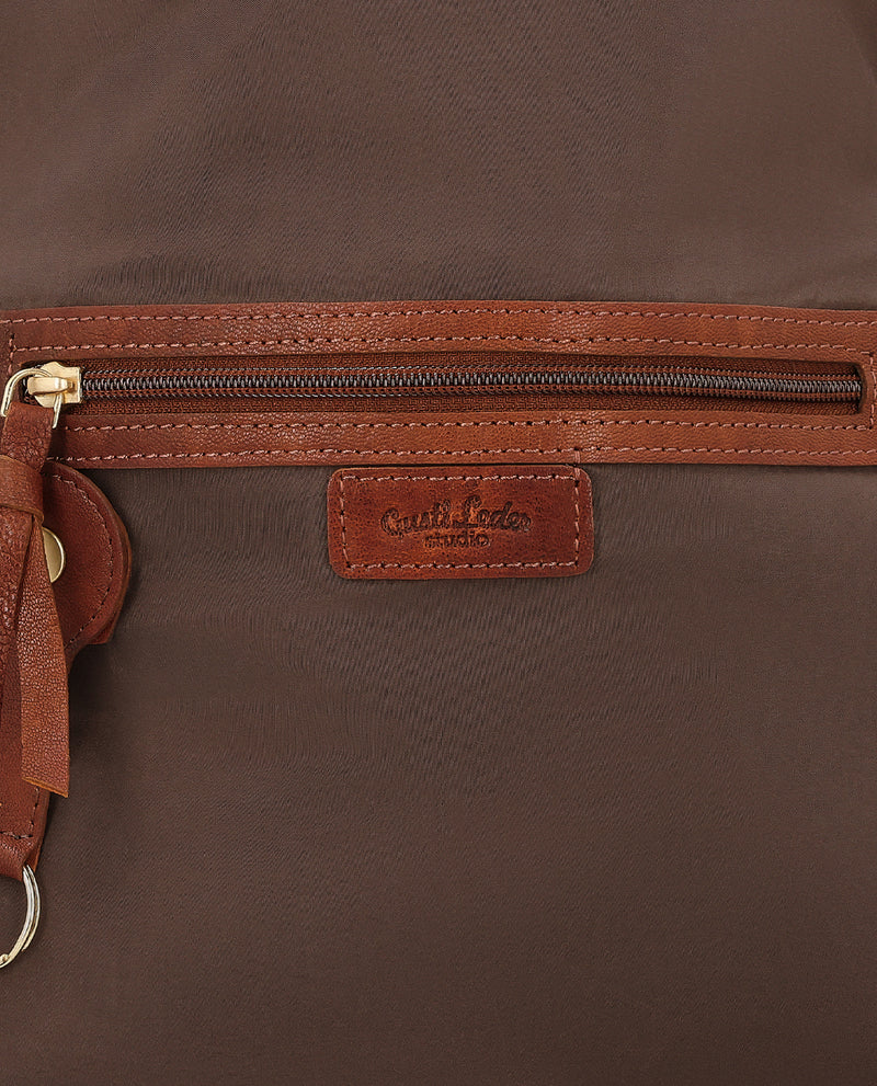gusti-leder-studio-gardenia-crossbody-umh-ngetasche-aus-ziegenleder image 4