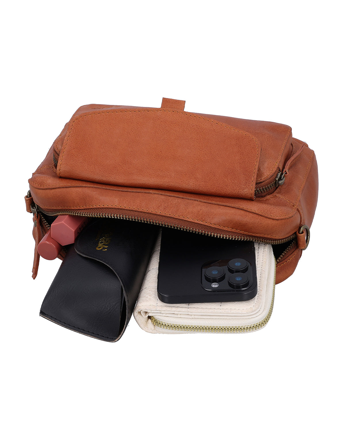 gusti-leder-flores-braune-rindsleder-handtasche-mit-wechselgurt-lwg-zertifiziert image 3