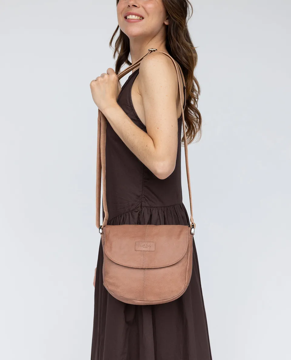 gusti-leder-benja-handtasche-damen-umh-ngetasche-klein image 1
