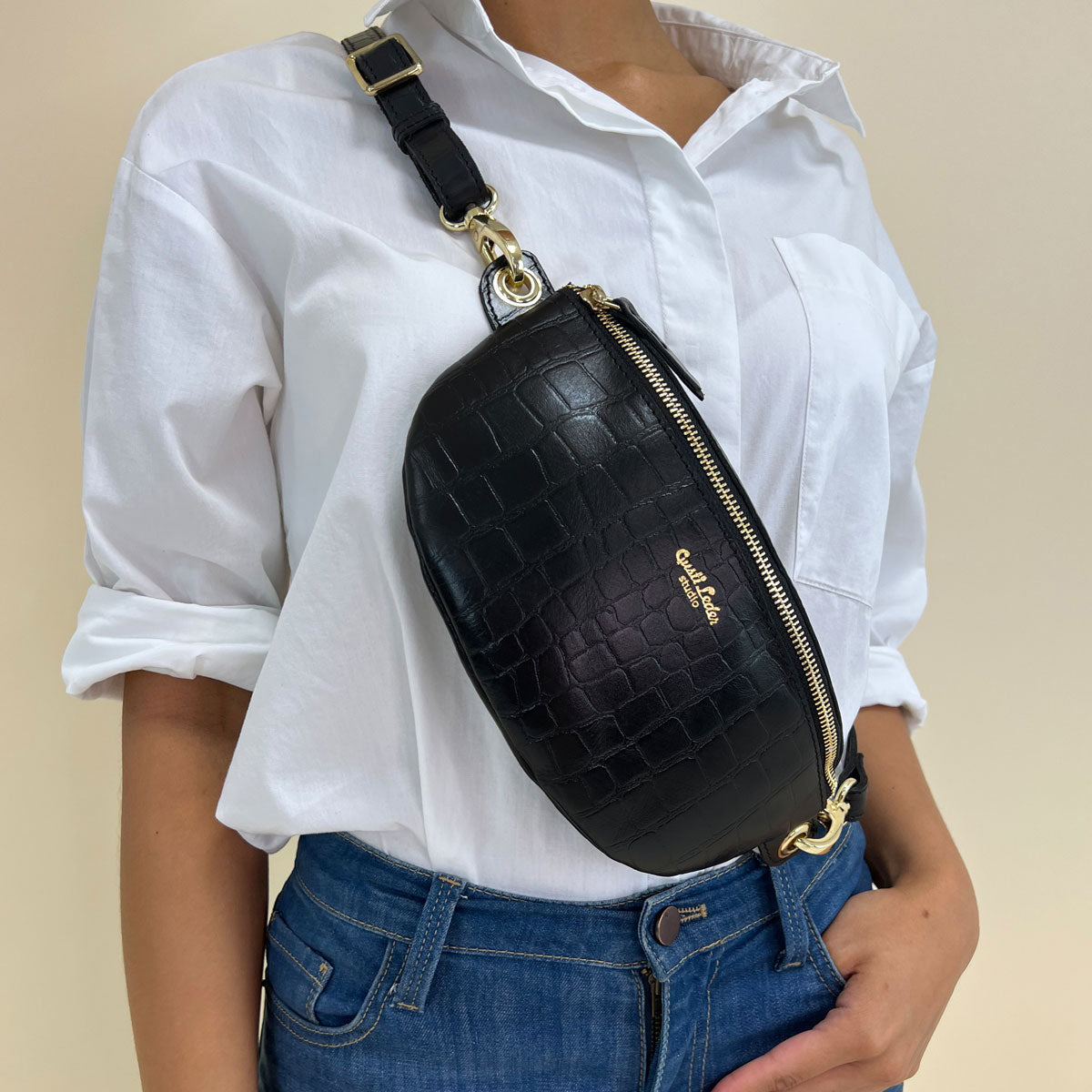 gusti-leder-annabelle-bauchtasche-rindsleder-kroko-look image 4