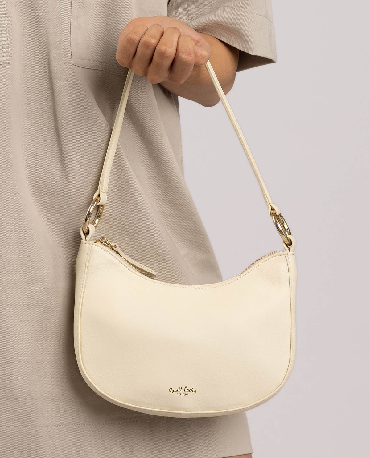 gusti-leder-kylie-umh-ngetasche-damen-creme-leder-kompakt image 1
