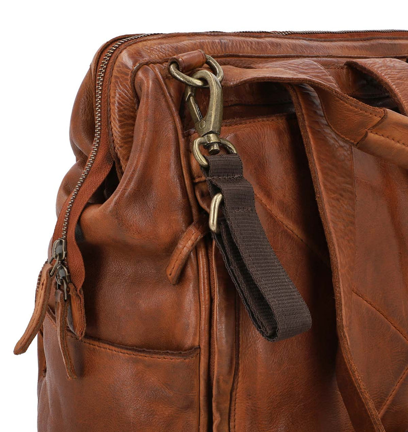 gusti-leder-carina-wickelrucksack-aus-braunem-leder image 2