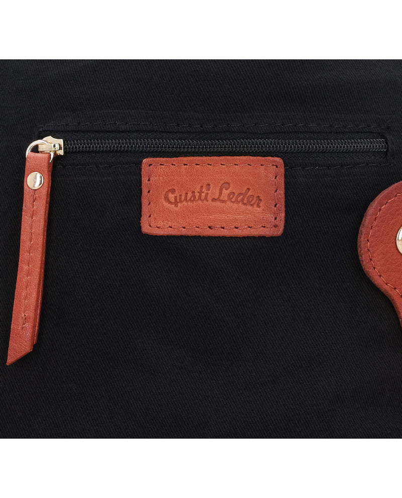 gusti-leder-iselin-umh-ngetasche-80s-design-aus-leder-pflanzlich-gegerbt image 4