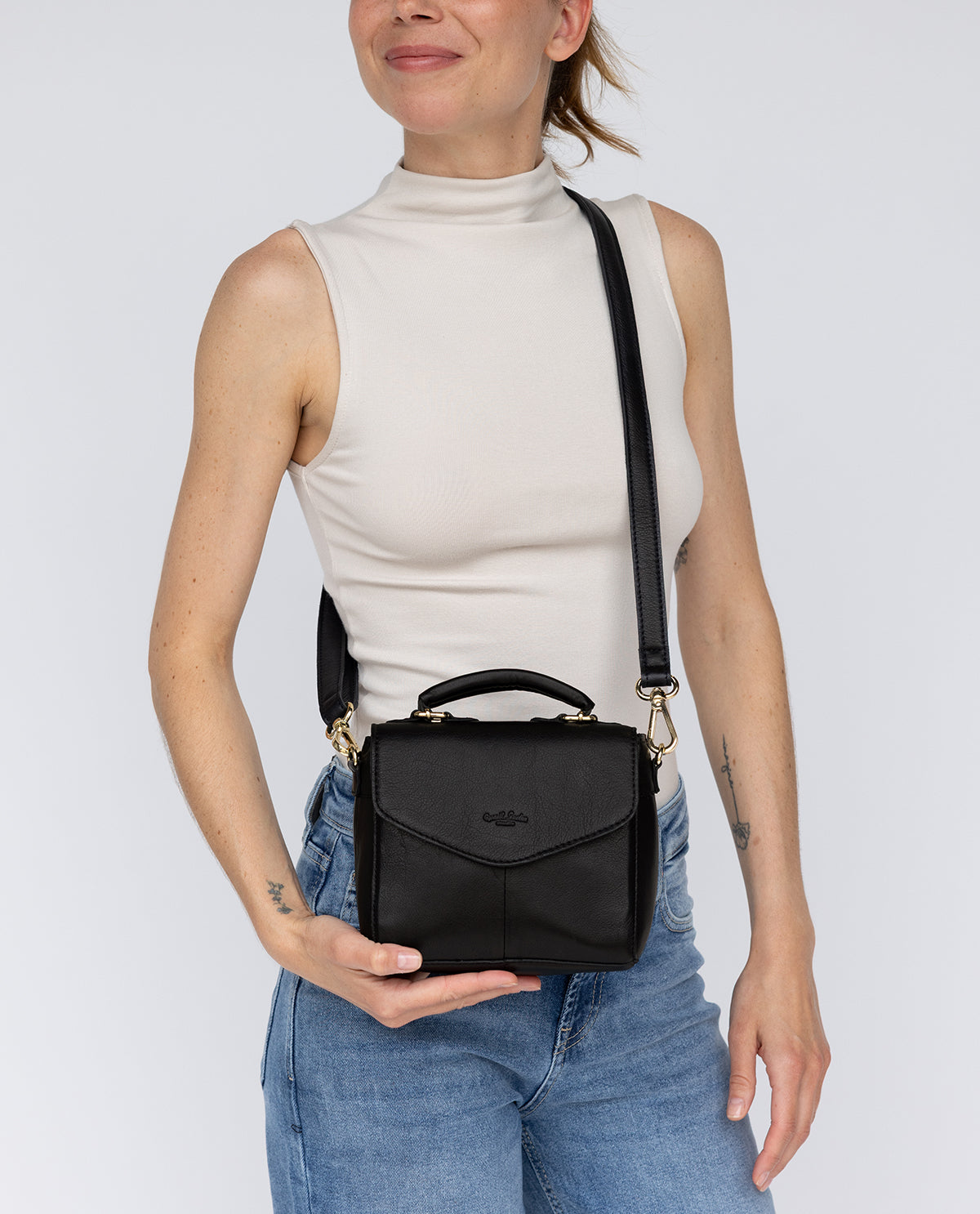 gusti-leder-willow-kleine-umh-ngetasche-day-to-night-aus-leder image 1