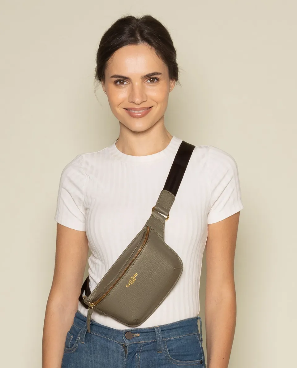 gusti-leder-norell-festival-bauchtasche-ohne-schnalle-eng-anliegend image 1