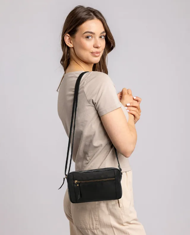 gusti-leder-dominic-handtasche-kompakt-casual image 1