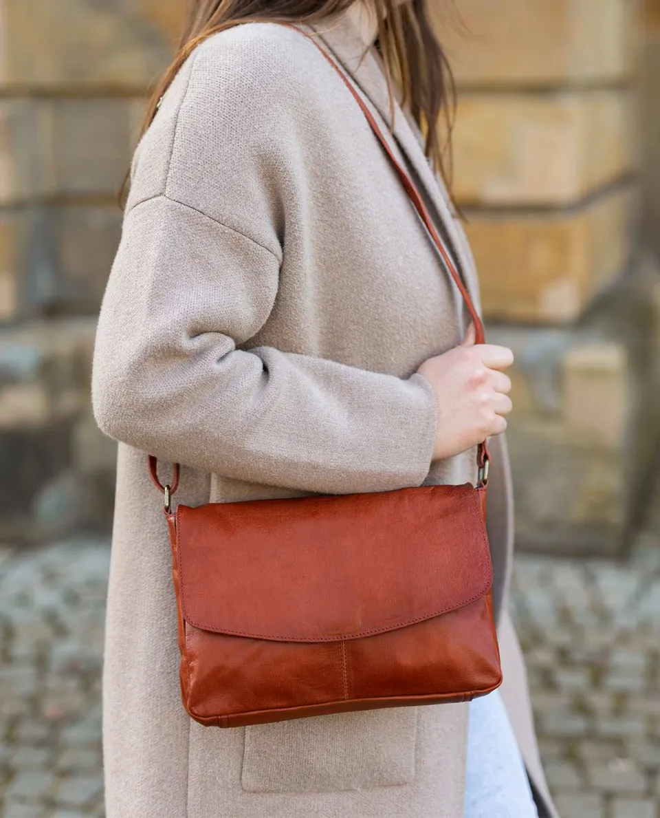 gusti-leder-maisie-handtasche-umh-ngetasche-aus-rindsleder image 1