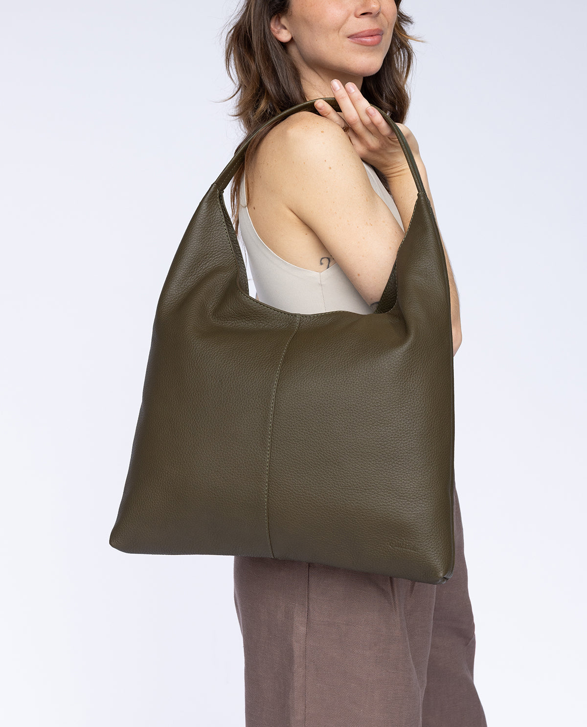 gusti-leder-marthe-handtasche-gr-n-aus-echtleder-mit-airtag-fach image 1