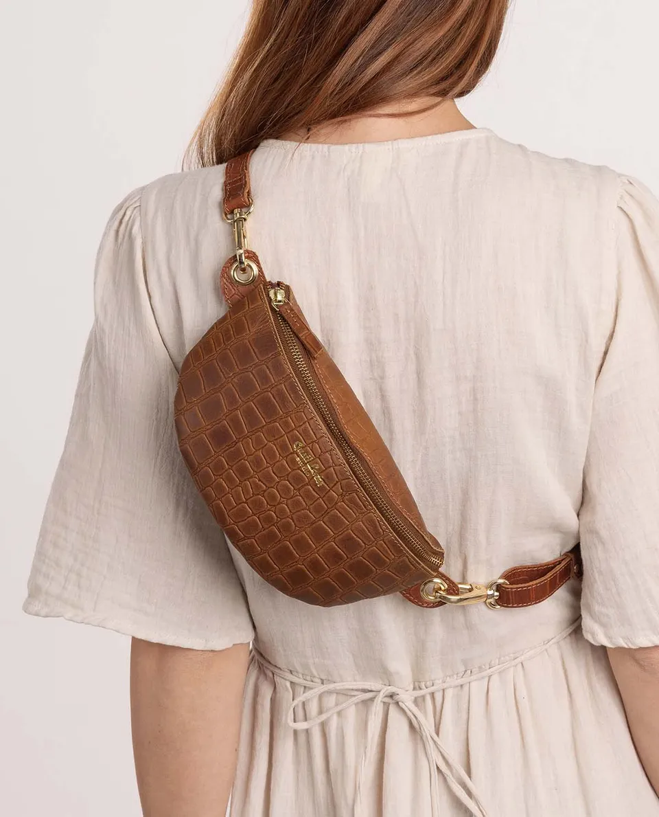 gusti-leder-annabelle-g-rteltasche-bauchtasche-krokodil-optik image 1