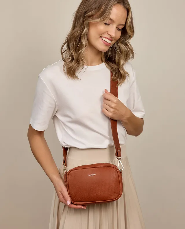 gusti-leder-sofia-umh-ngetasche-g-rteltasche-aus-leder image 1