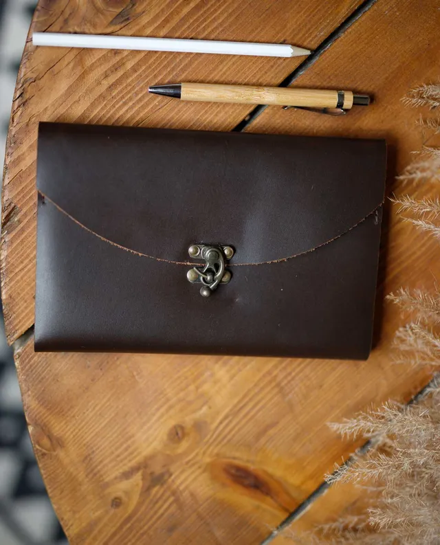gusti-leder-nadia-notizbuch-a5-aus-leder-journal-sketchbook-und-tagebuch image 1