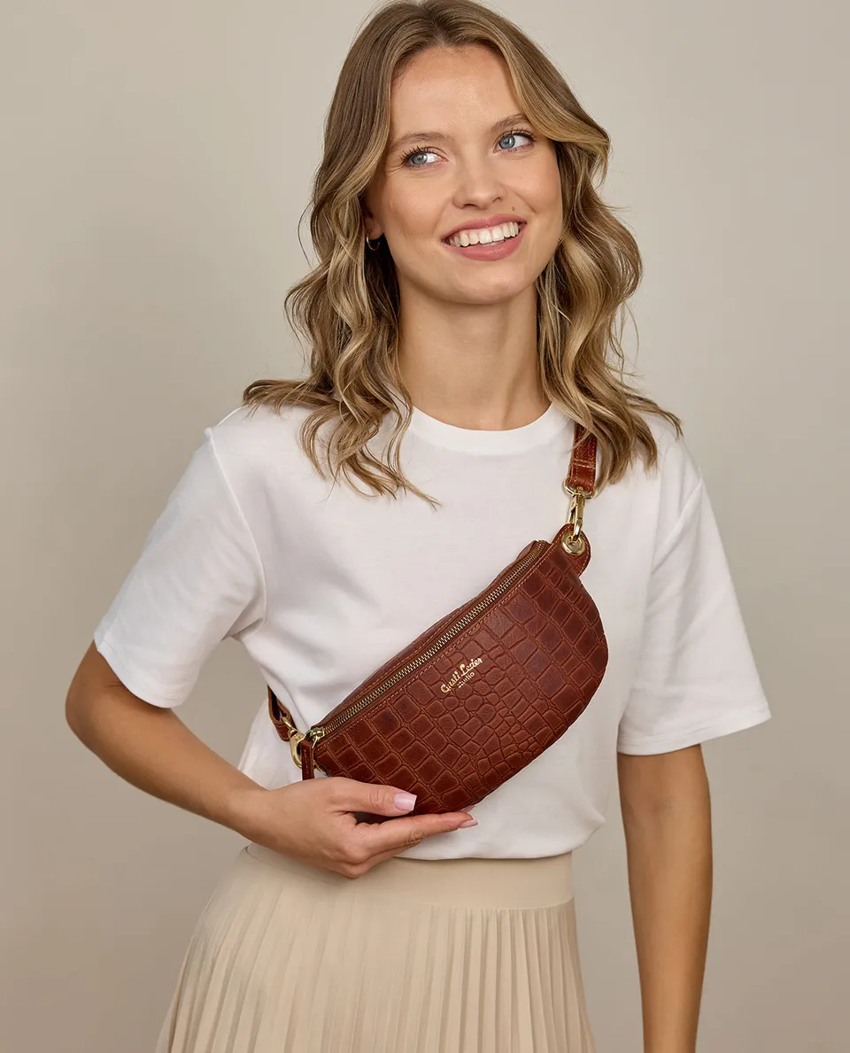 gusti-leder-rosamonde-belt-bag-kroko-optik image 1