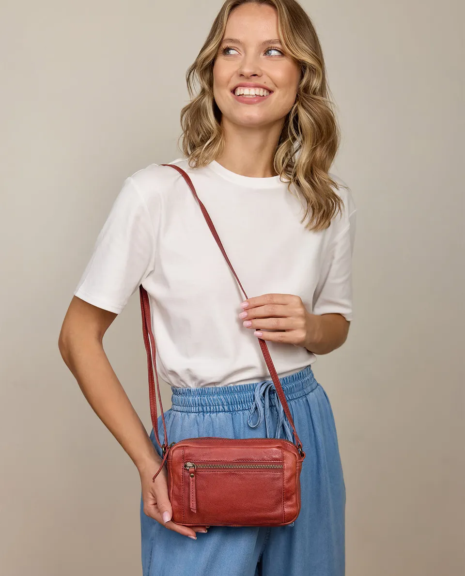 gusti-leder-dominic-handtasche-leder image 1