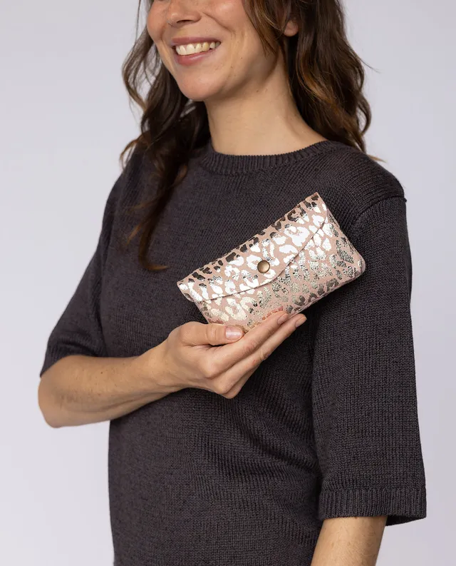 gusti-leder-anela-aufbewahrungstasche-leder-mit-magnetverschluss-3 image 1