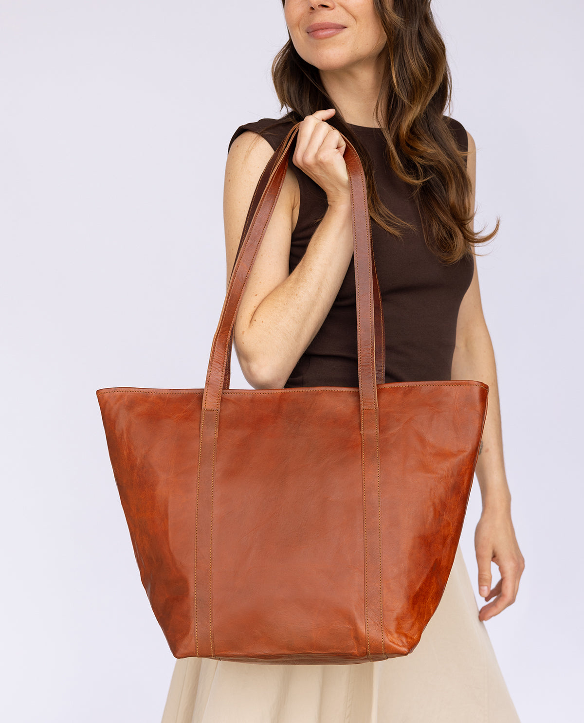 gusti-leder-simona-shopper-aus-ziegenleder-braun-nature image 1