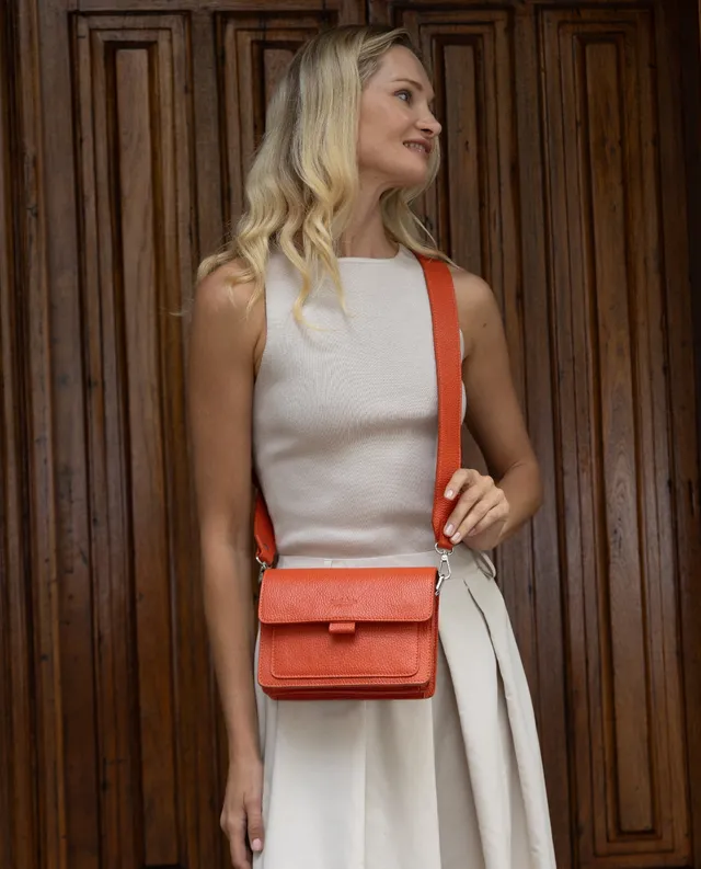 gusti-leder-trude-schultertasche-umh-ngetasche-aus-leder-braun image 1