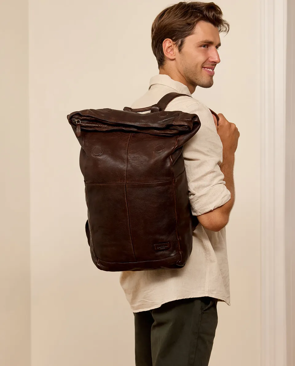 gusti-leder-joy-kurierrucksack-aus-waschleder image 1