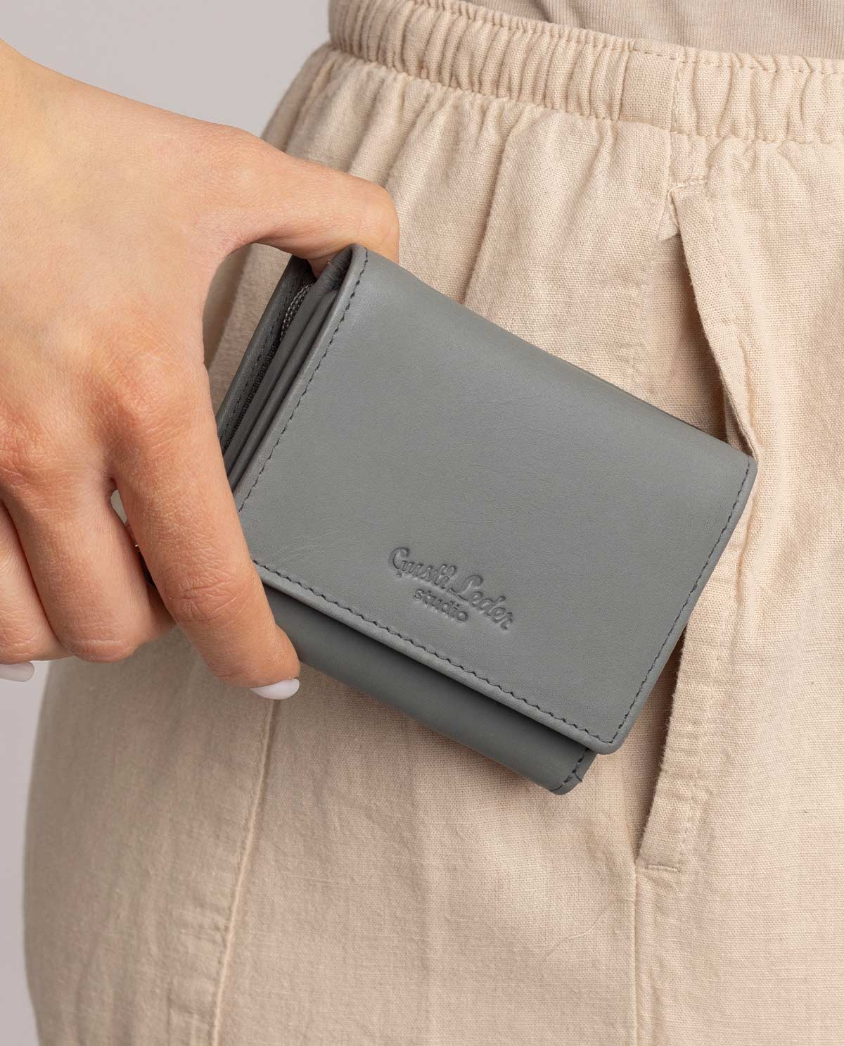 gusti-leder-august-geldb-rse-leder-kompakt-mit-rfid-schutz-outlet image 1