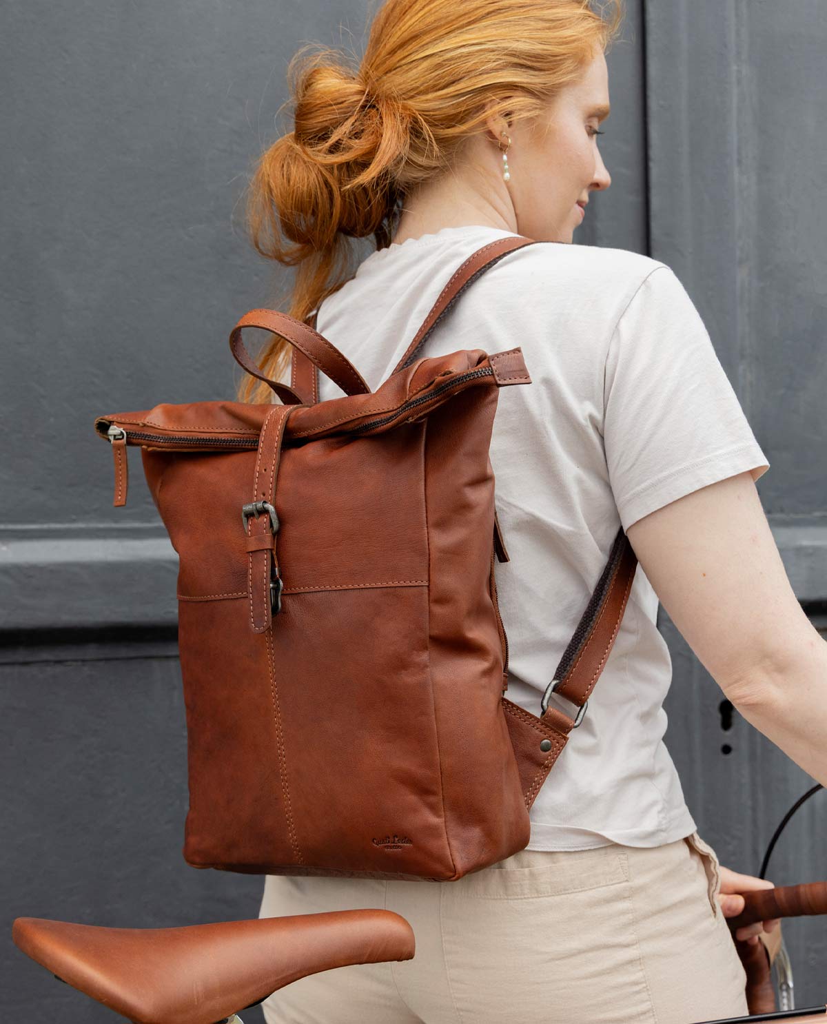 gusti-leder-valja-rolltop-kurierrucksack-leder-9-liter image 1