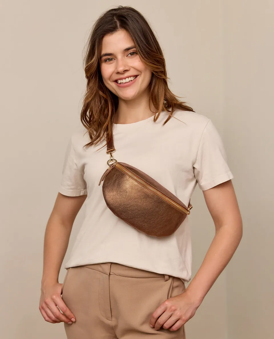 gusti-leder-brinja-umh-ngetasche-aus-leder-halbrund image 1