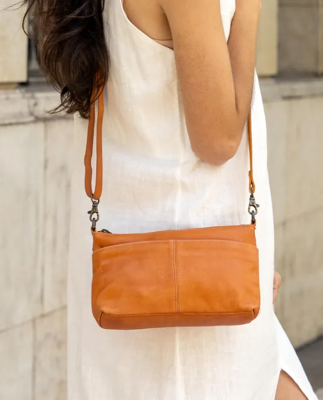 gusti-leder-veronika-2-in-1-schultertasche-und-clutch-aus-leder image 1