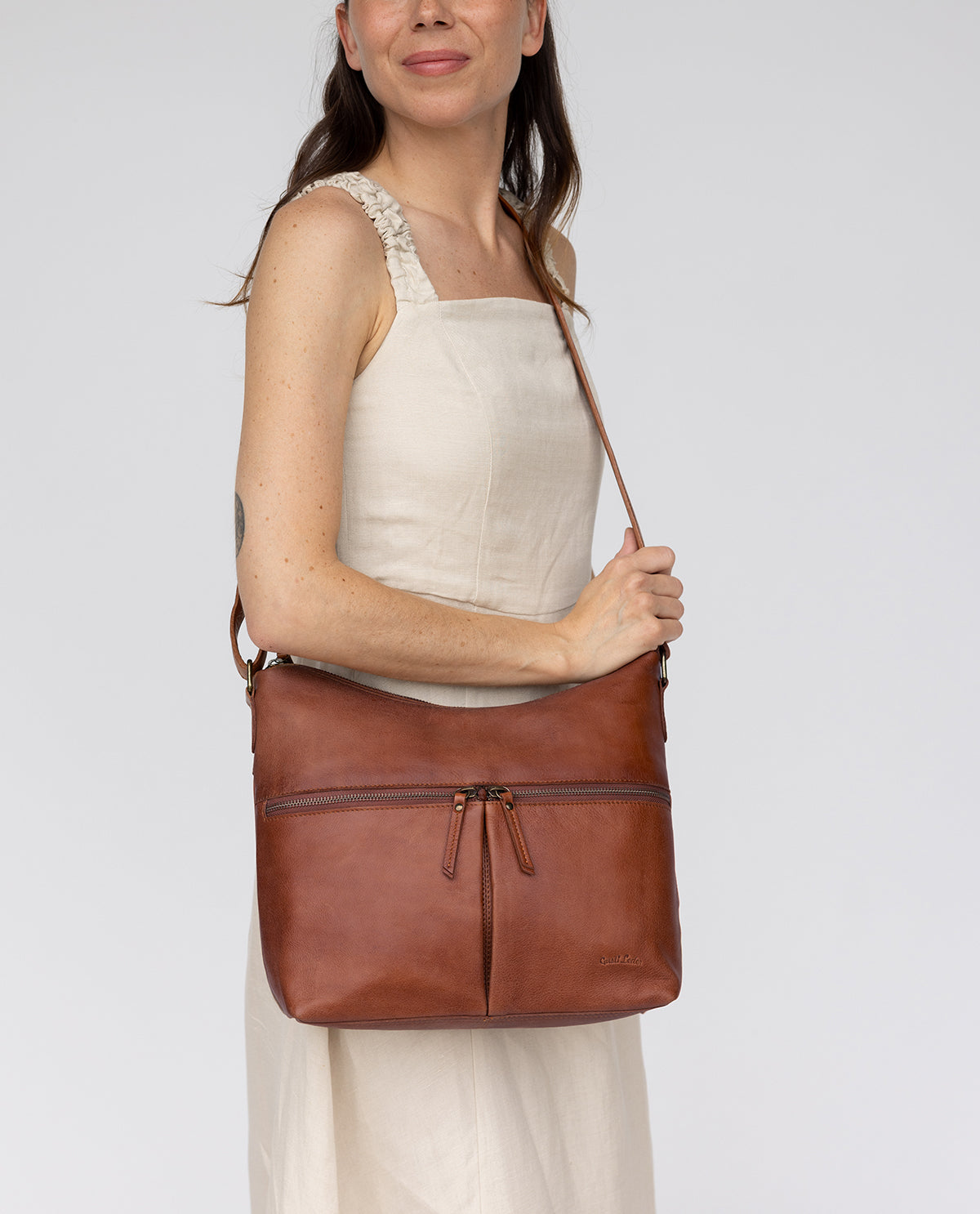 gusti-leder-elice-handtasche-braun-schulter-und-crossbody-bag image 1