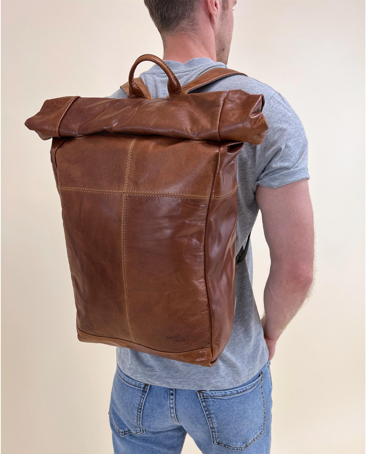 gusti-leder-joy-messenger-bag-roll-top-b-ffelleder image 1