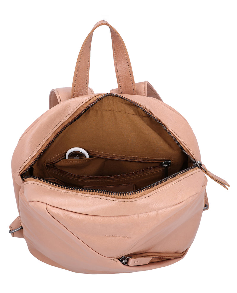 gusti-leder-sanna-rucksack-damen-leder-beige-mit-airtag-fach image 3