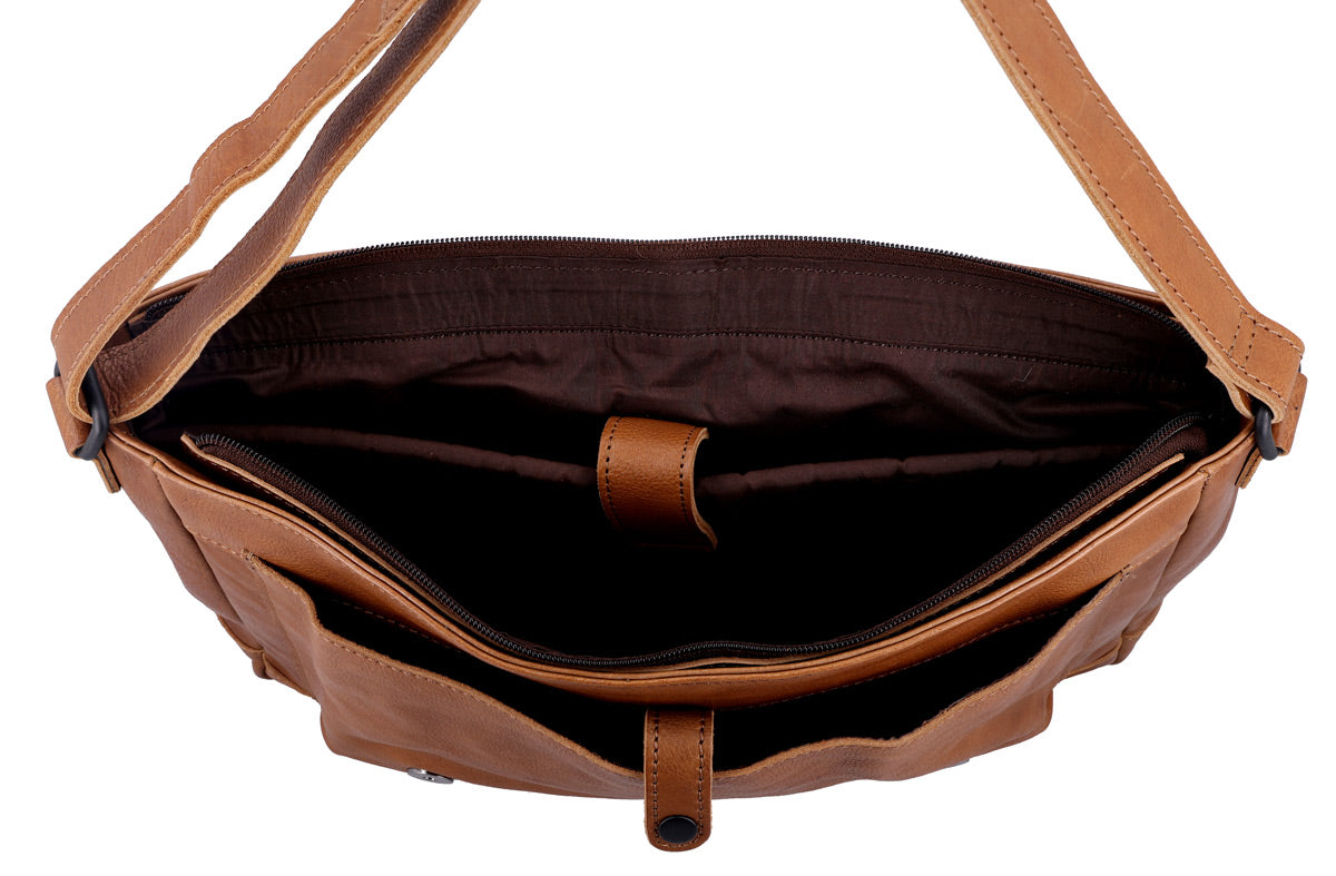 gusti-leder-attila-laptoptasche-business-tasche-aus-leder image 8