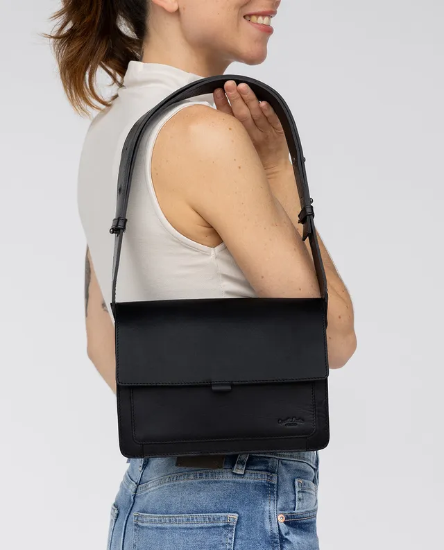 gusti-leder-kimberly-handtasche-aus-rindsleder-in-schwarz-mit-verstellbarem-riem image 1