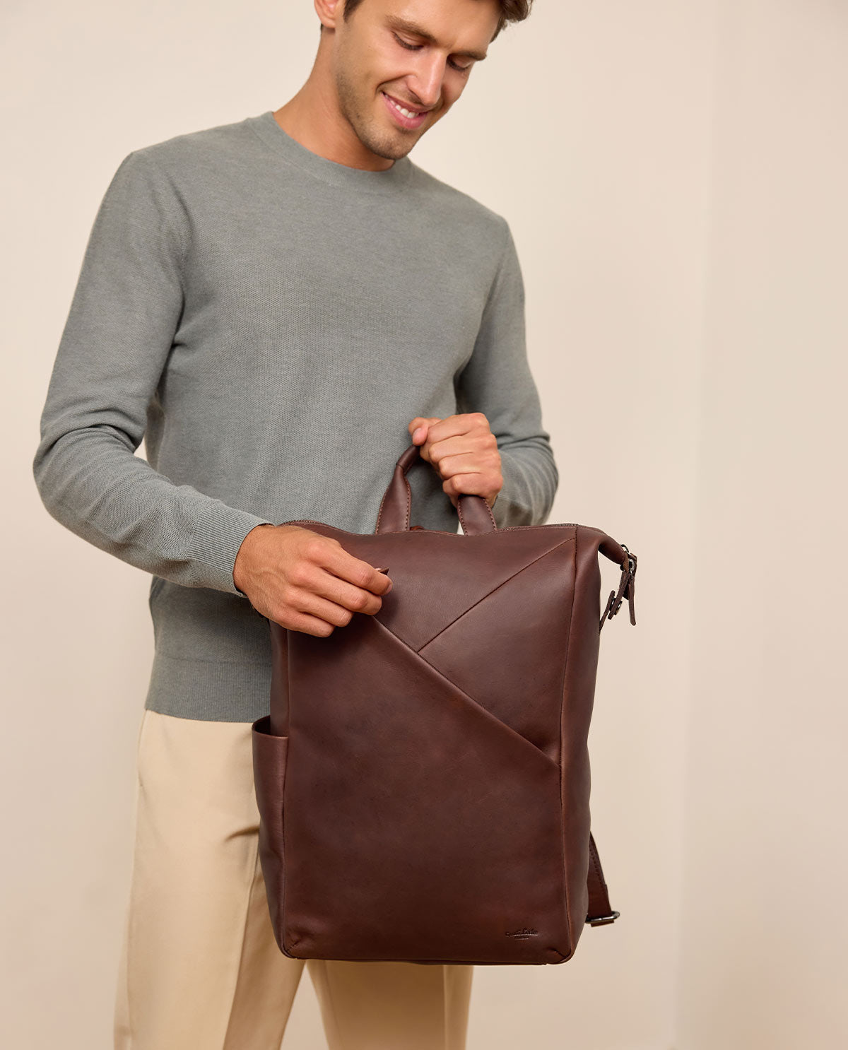 gusti-leder-marty-rucksack-braun-leder-mit-laptopfach image 7
