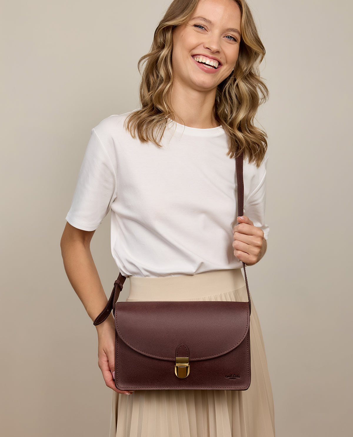 gusti-leder-outlet-handtasche-mit-innenf-chern-und-schl-sselanh-nger image 4